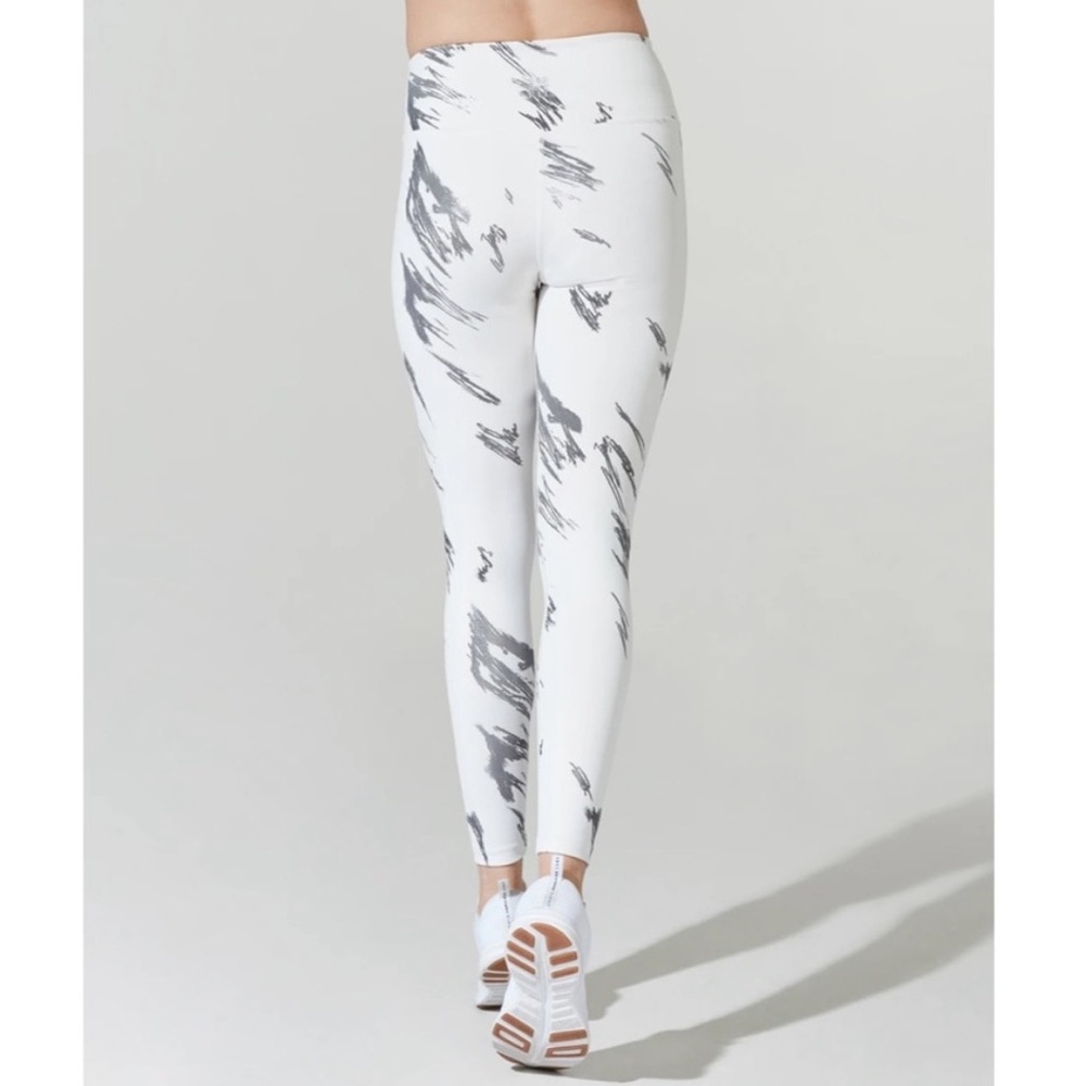 Worn once! BARRY'S FIT winter white & silver metallic high waisted 7/8 leggings - Picture 3 of 10